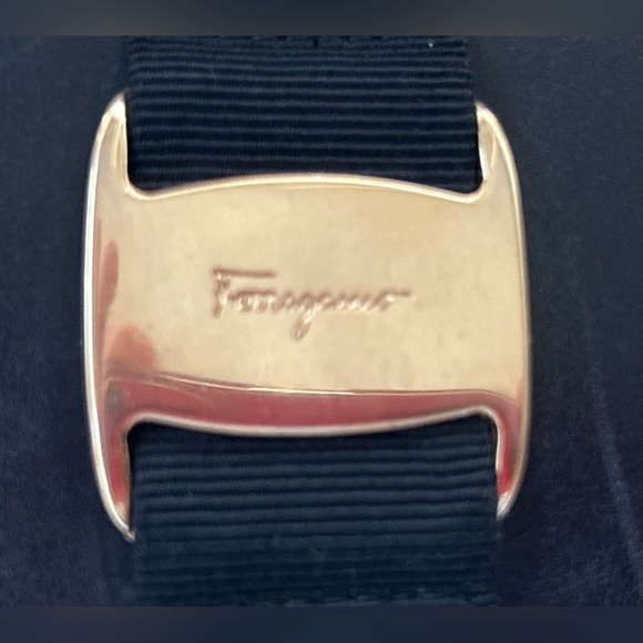 Salvatore Ferragamo Vara Black Leather Wallet - Picture 4 of 16